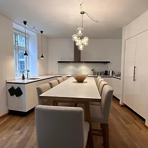 - Rap 8 Apartment
